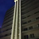 White Tower Prestige מאמאיה