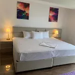White Tower Prestige מאמאיה