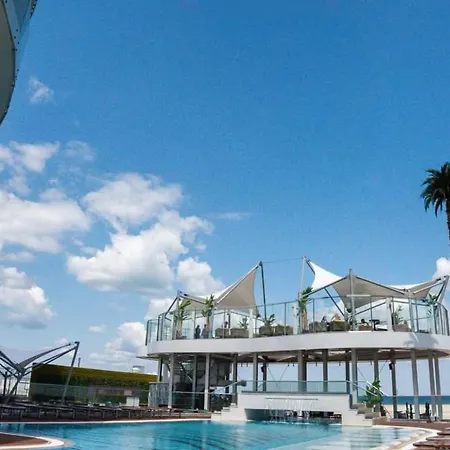White Tower Prestige Mamaia